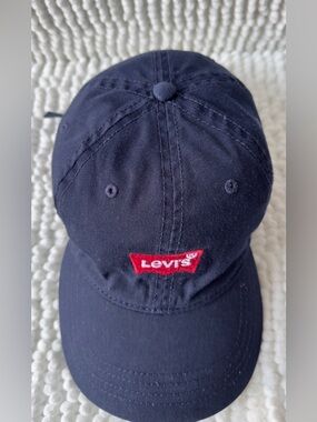 Levi's Navy Blue Baseball Cap with Red Logo (unisex)